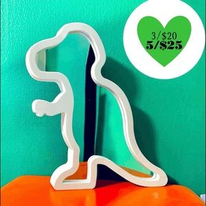 💚3/20$ 5/25$ 💚T-REX SHAPED MIRROR NWT